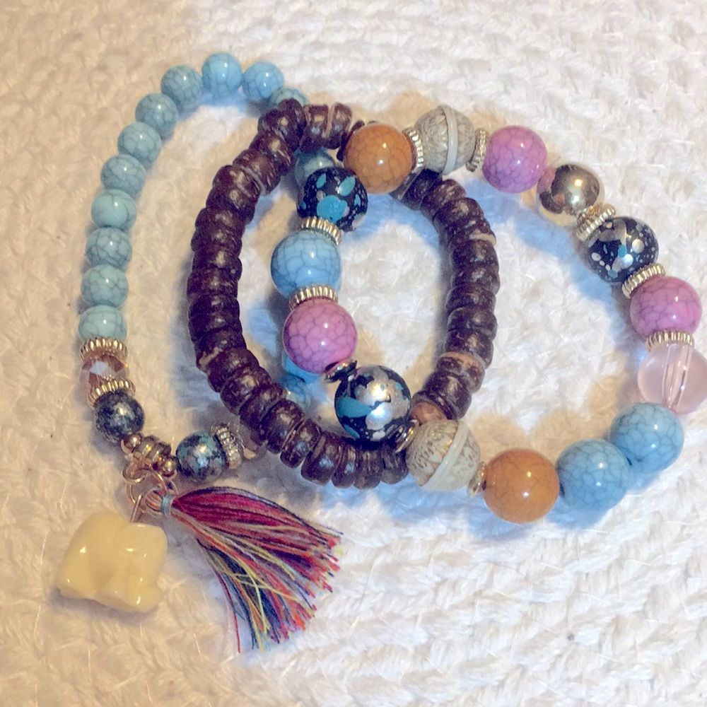 ✨🔥 2/$10 sale Three strands boho bead bracelet little elephant charm ❤️